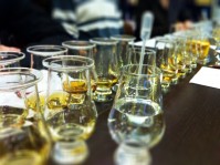 Verres prêts à déguster chez Whisky et Rhum Rennes