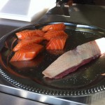 Avant d'être cuits, les poissons et viandes sont crues (dingue, non ? Ah , ces Japonais, quelle bande de fantaisistes)