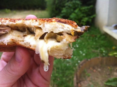 Grilled cheese à l'aubergine et au poulet