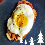 tartine de bolognaise et oeuf sur le plat