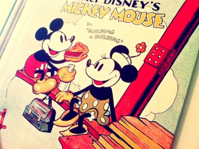 Mickey et Minnie se font un bento sur une poutrelle