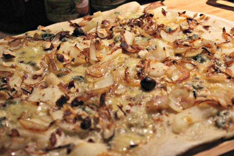 Recette de pizza poire et roquefort